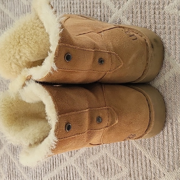 UGG lace up boots - Picture 3 of 8